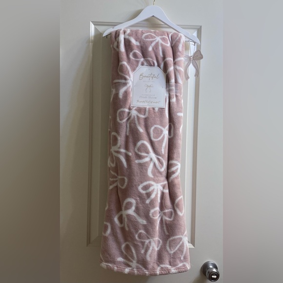 Cozy 🎀 All season comfort bow ribbon plush throw blanket NWT - Picture 1 of 8